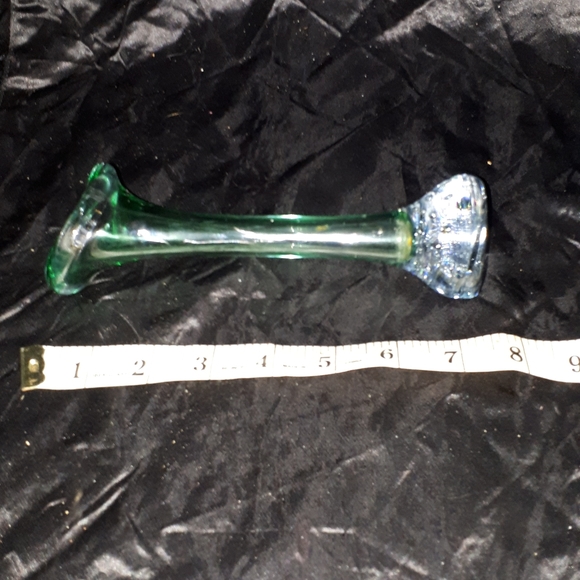 Green glass bud vase - Picture 2 of 4